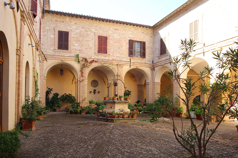 Monastero San Giuseppe cortile